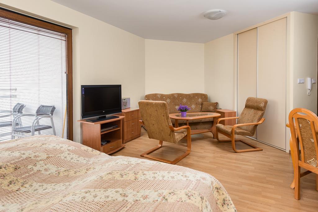 Apartment Vela 2min Plaza Hryniewieckiego